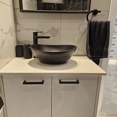 2 Bedroom Modern In The Heart Of Larnaca! Apartment